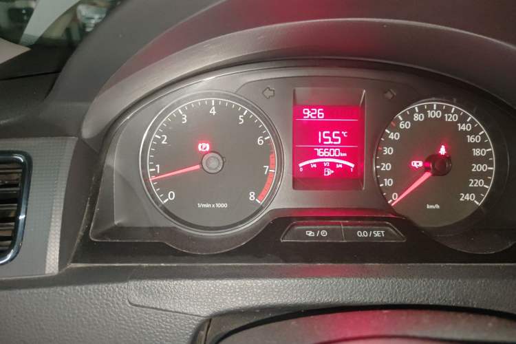 Used Volkswagen Santana 2015 1.6L Manual Fashion Edition
