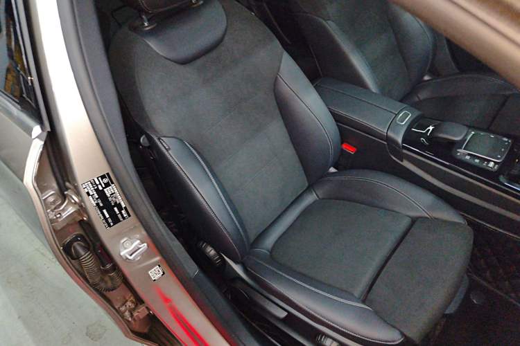 Used Mercedes-Benz A-Class 2022 Second Facelift A 200 L Sport Sedan Fashion Version Right Front Seat