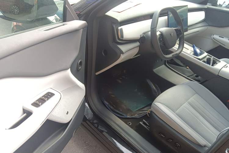 Used VOYAH COURAGE 2024 Long-Range Supercharge Edition Interior 3