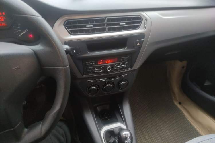 Used Citroen Elysee 2015 Zhishang Edition 1.6L Manual Fashion Model