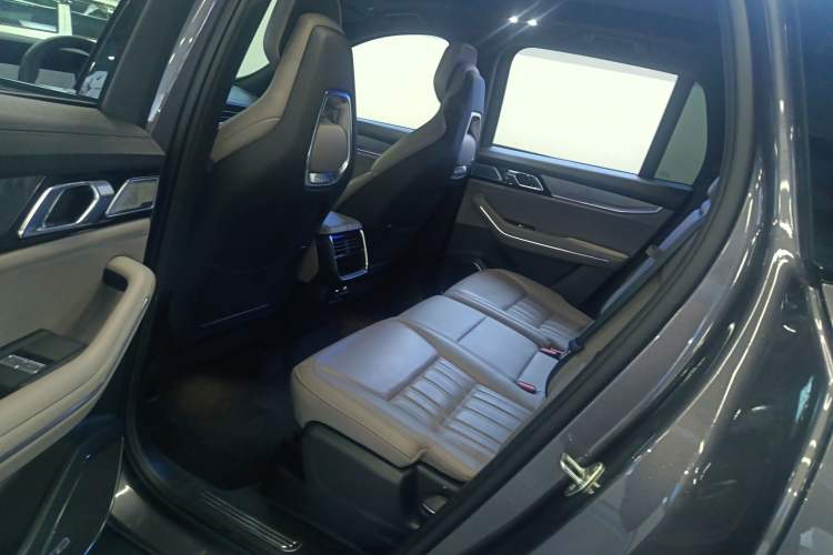 Used Lynk & Co 09 EM-P 2023 2.0TD EM-P Long-Range Version PM 7-Seater