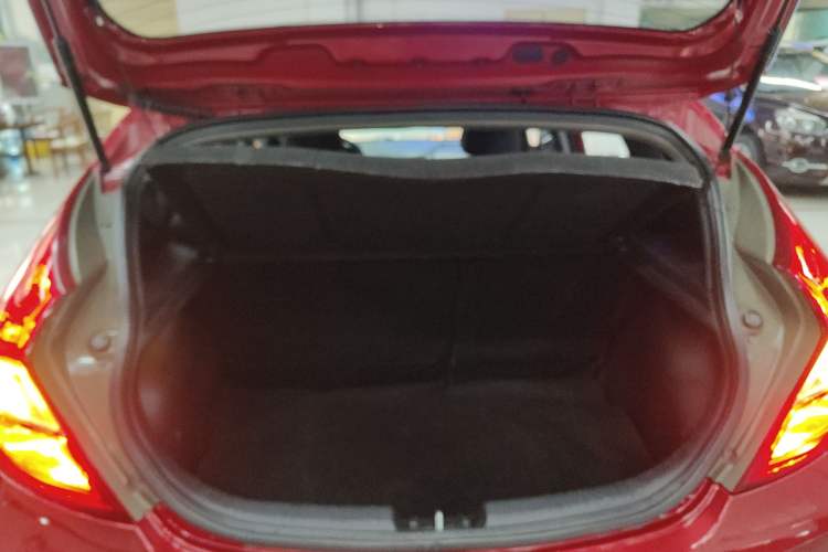 Used Hyundai Verna Ray 2014 1.4L Automatic TOP