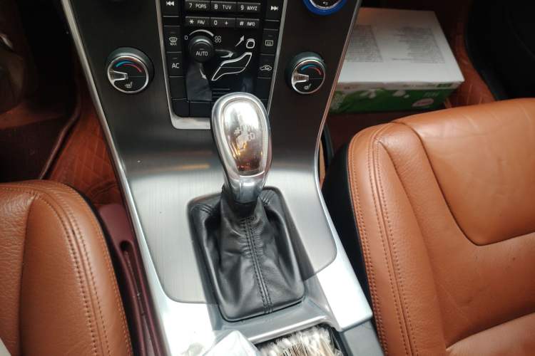 Used Volvo V60 2013 T5 Comfort Edition
