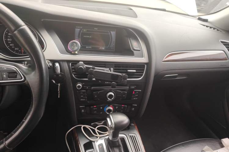 Used Audi A4L 2013 35 TFSI Automatic Comfort Model Audio And AC Panel