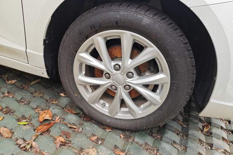 Used Roewe i5 2020 1.5L Automatic 4G Connected Linghao Edition Right Front Wheel Hub