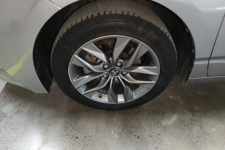 Used Toyota Avalon 2019 Dual-Engine 2.5L Luxury Edition China VI Standard