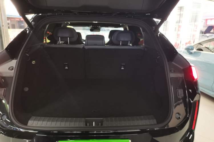 Used Lynk & Co 08 EM-P 2025 120km Long-Range Pro
