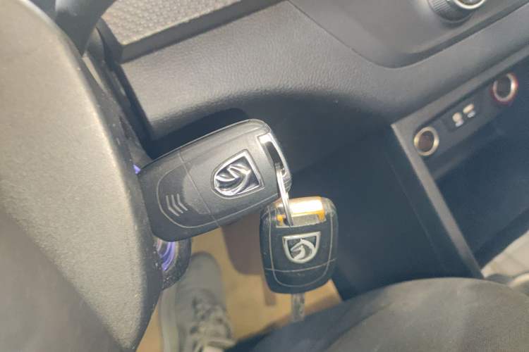 Used Baojun 730 2019 1.5T Manual Fashion Model 7-seater National V Vehicle Key