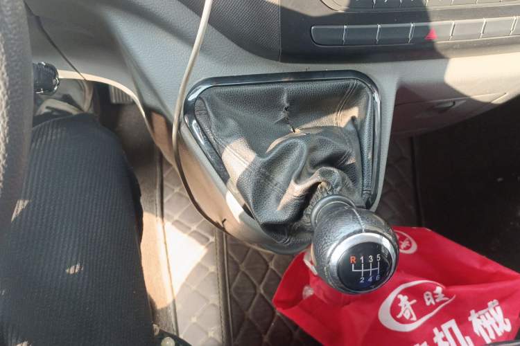 Used Foton Toano 2020 2.0T Multi-Function Short-Wheelbase Flat-Roof 5/6-Seater China VI4F20TC3 Gear Lever