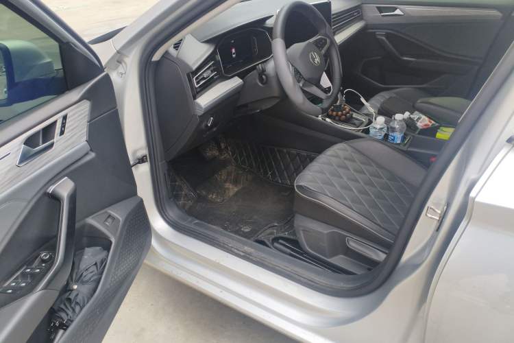 Used Volkswagen Sagitar 2023 280TSI DSG Excellence Edition Driver Seat