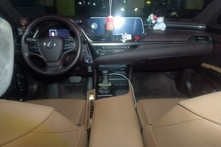 Used Lexus ES 2018 300h Premier Edition China V Standard
