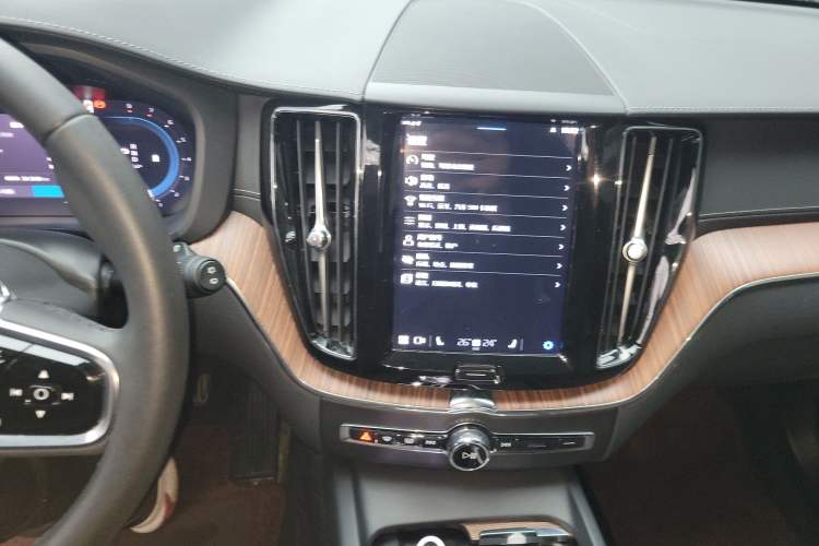 Used Volvo XC60 2024 B5 4x4 Smart Luxury Edition
