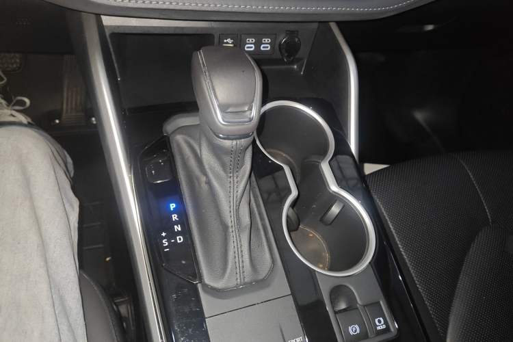 Used Toyota Highlander 2024 2.5L Smart Electric Hybrid Dual-Motor Two-Wheel Drive Luxury Version 7 Seats