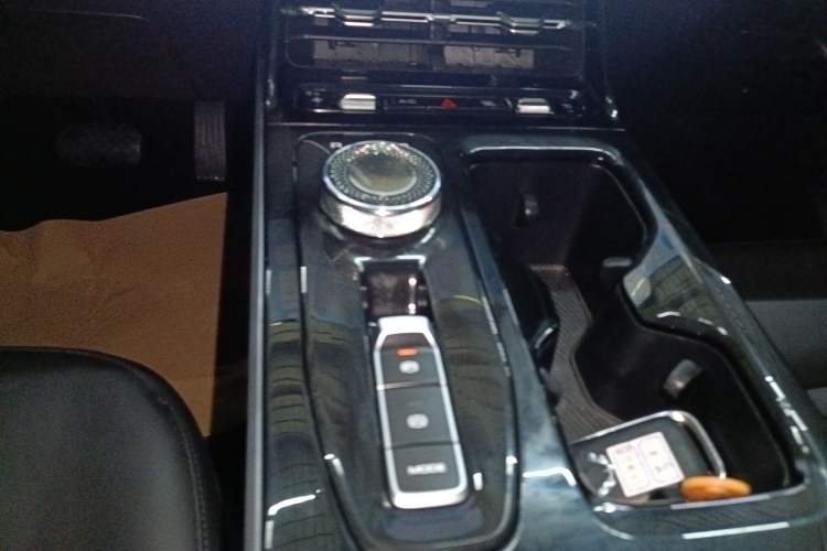 Used Wuling Xingguang 2024 Co-Creation Edition 510 Advanced Model Gear Lever