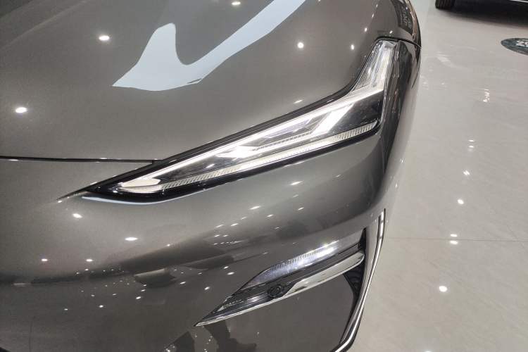 Used Geely Galaxy E8 2024 550 km Range Rear-Drive MAX
