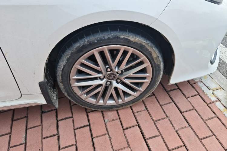 Used Toyota Allion 2021 2.0L Deluxe Edition Right Front Wheel Hub