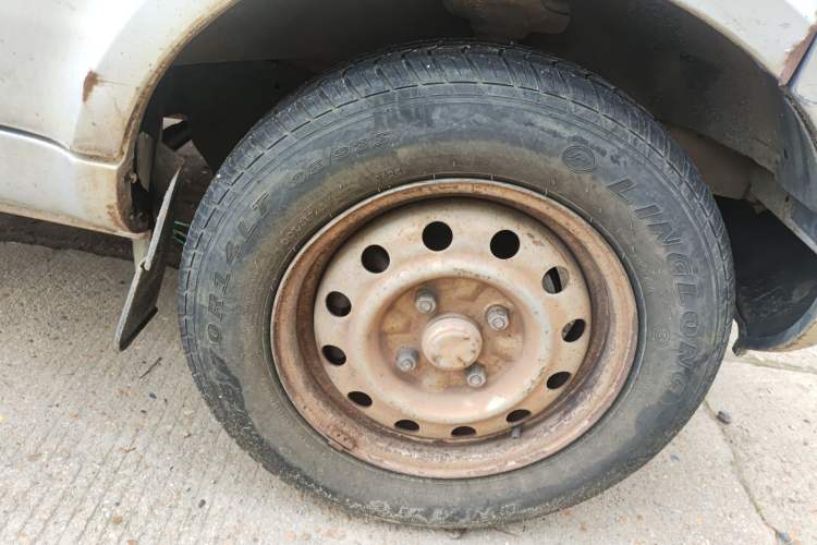 Used Wuling Rongguang 2014 1.2L S Base Model Right Front Wheel Hub
