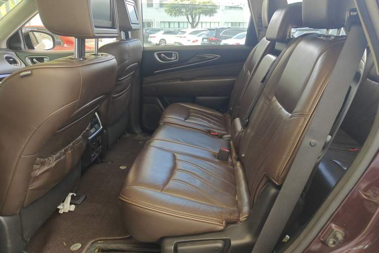 Used Infiniti QX60 2014 3.5L Four-Wheel Drive All-Terrain Version Left Rear Seat