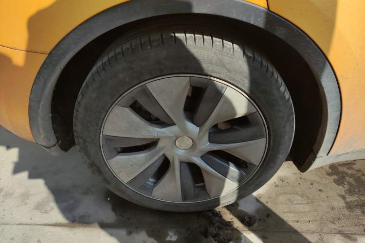 Used Tesla Model Y 2021 Standard Range Rear-Wheel Drive Version Right Rear Wheel Hub