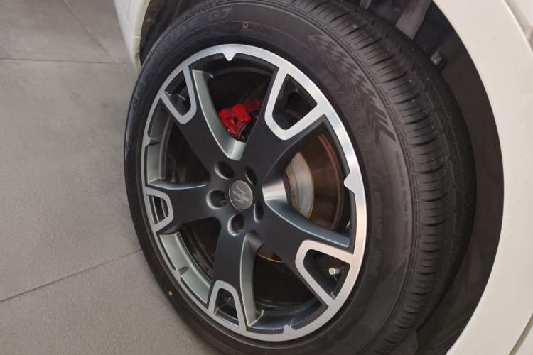 Used Maserati Levante 2016 3.0T Standard Edition Right Rear Wheel Hub