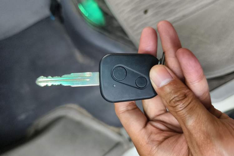 Used Jinbei New Hiace S 2021 1.5L Wealth Central Air-Conditioned Bus China VI Standard Model SWC15M Vehicle Key