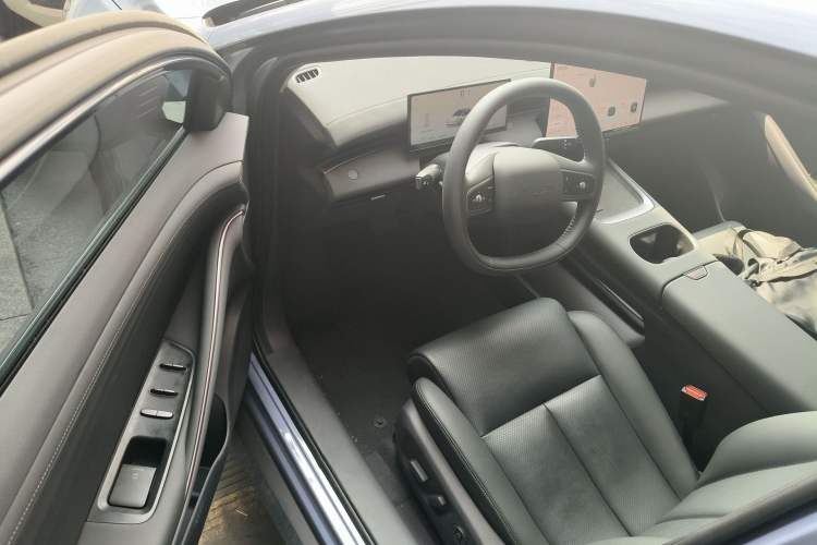 Used Nissan N6 2026 Model 180 Max Driver Seat