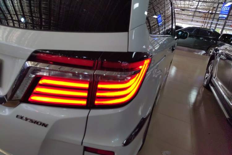 Used Honda Elysion 2016 2.4L Luxury Edition
