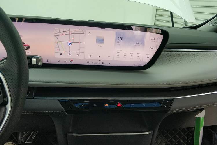 Used Buick GL8 2025 Lu Zun Smart Enjoyment Edition Audio And AC Panel