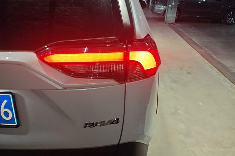 Used Toyota RAV4 2023 2.0L CVT Two-Wheel Drive Fashion Plus Edition
