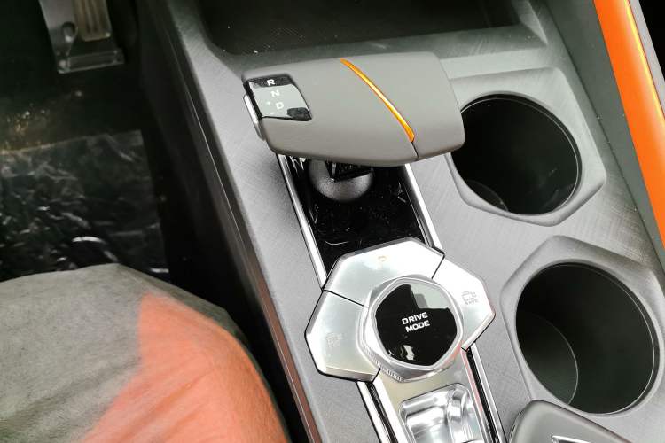 Used CHANGAN UNI-V 2024 2.0T High-Performance Version Gear Lever