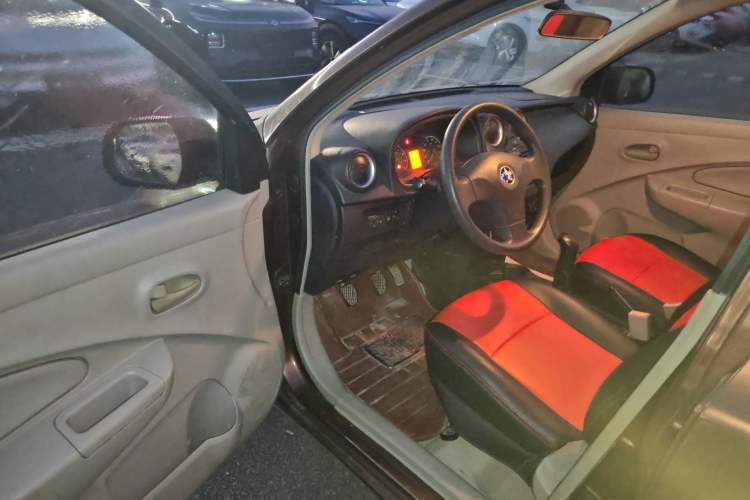 Used Venucia R30 2014 1.2L Manual Luxury Edition Driver Seat