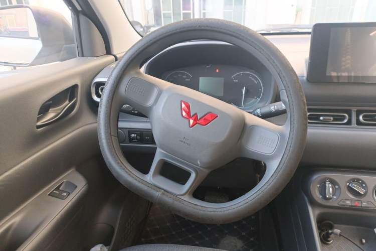 Used Wuling Hongguang New Energy 2024 All-Electric Model 300KM Standard Version Steering Wheel