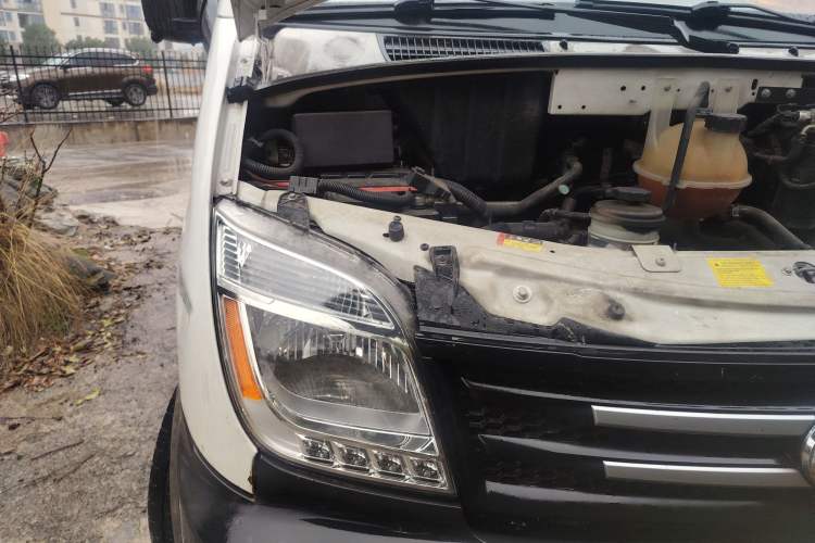 Used SAIC MAXUS Xintu V80 2019 2.5T Classic Edition 6-Speed Manual – Aoyuntong Short Wheelbase Mid-Height Design 5/6 Seats
