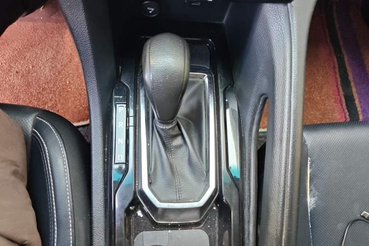 Used JMC Yusheng S350 2016 2.4T Automatic 4x4 Diesel Luxury 5-Seater