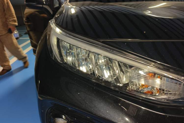 Used Toyota Wildlander 2020 Dual-Motor 2.5L E-CVT Four-Wheel Drive Luxury Edition Right Front Headlight