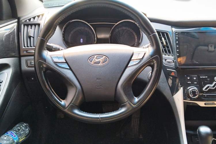Used Hyundai Sonata 2013 2.0L Automatic Luxury Edition Steering Wheel