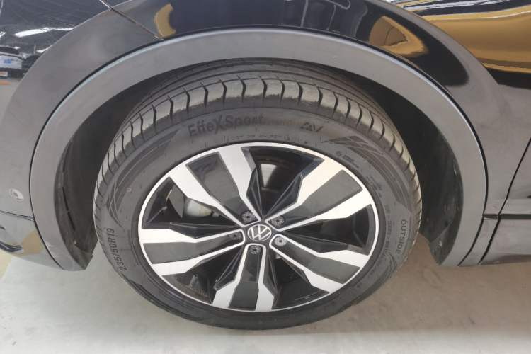 Used Volkswagen Tiguan L 2022 330TSI Automatic Two-Wheel Drive R-Line Enhanced Edition Left Front Wheel Hub