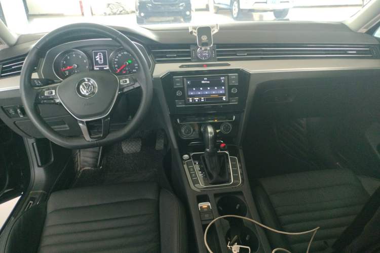 Used Volkswagen Magotan 2018 330TSI DSG Advanced Model Center Console