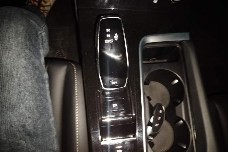 Used Bestune B70 2023 Third Generation 1.5T Automatic Enjoyment Version Gear Lever