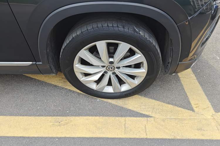 Used Volkswagen Tayron 2020 330TSI Two-Wheel Drive Luxury Connected Pro Edition Right Front Wheel Hub