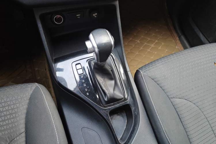 Used Baojun 730 2019 1.5T CVT Fashion Model 7 Seats China V Emission Standard Gear Lever