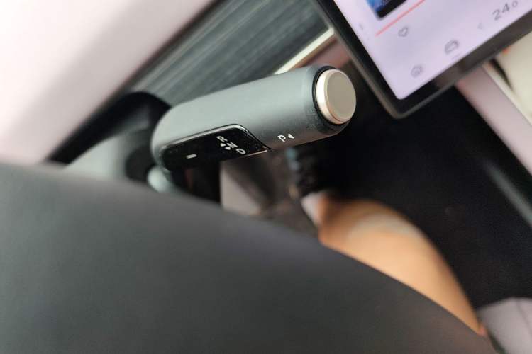 Used ONVO L60 2024 60 kWh Rear-Drive Version Gear Lever