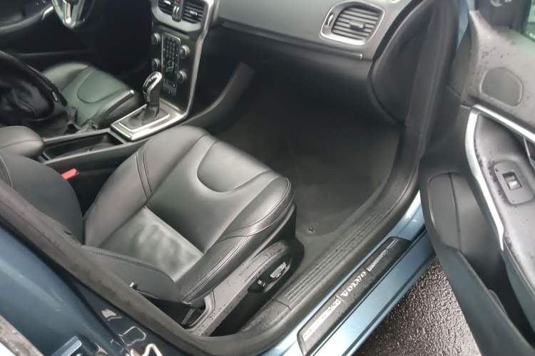 Used Volvo V40 2014 2.0T Zhiya Edition