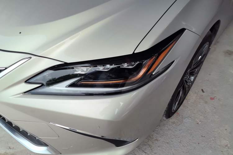 Used Lexus ES 2018 300h Premier Edition China VI Standard
