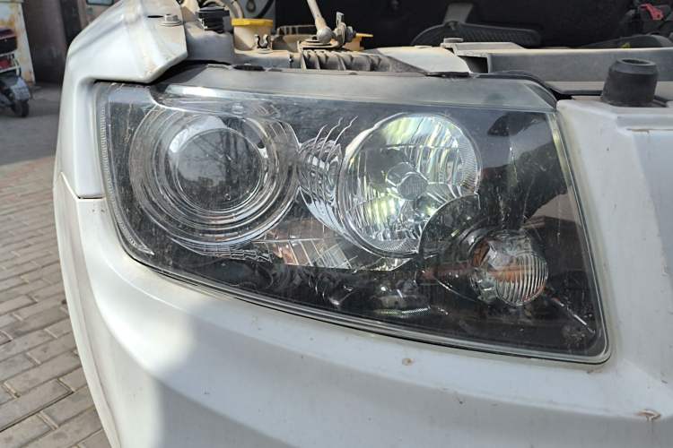 Used Jeep Compass 2014 Revised Version 2.4L Four-Wheel Drive Comfort Edition Right Front Headlight