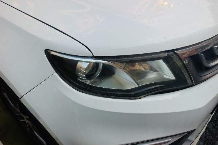 Used Geely Auto Emgrand X7 Sport 2018 1.8TD Automatic Two-Wheel Drive Zhiya Model Right Front Headlight