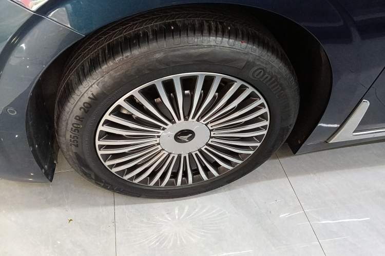 Used VOYAH Dream 2025 PHEV Four-Wheel Drive Prestige Kunpeng Edition
