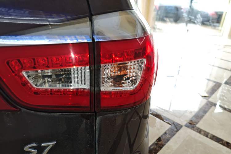 Used BYD S7 2016 2.0T Automatic Prestige Edition Right Rear Taillight