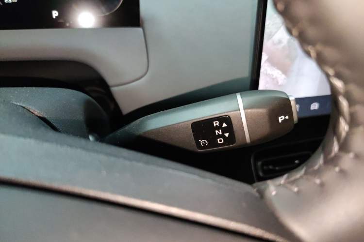 Used CHANGAN NEVO Q05 2026 Model 506 Max Gear Lever