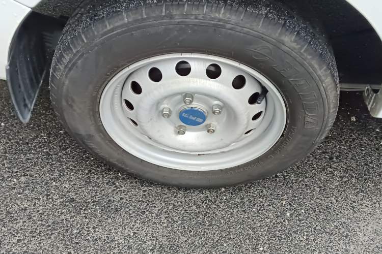 Used SRM Haoyun 2025 Launch Edition Farady 42.3 kWh 305 km 6 seats
